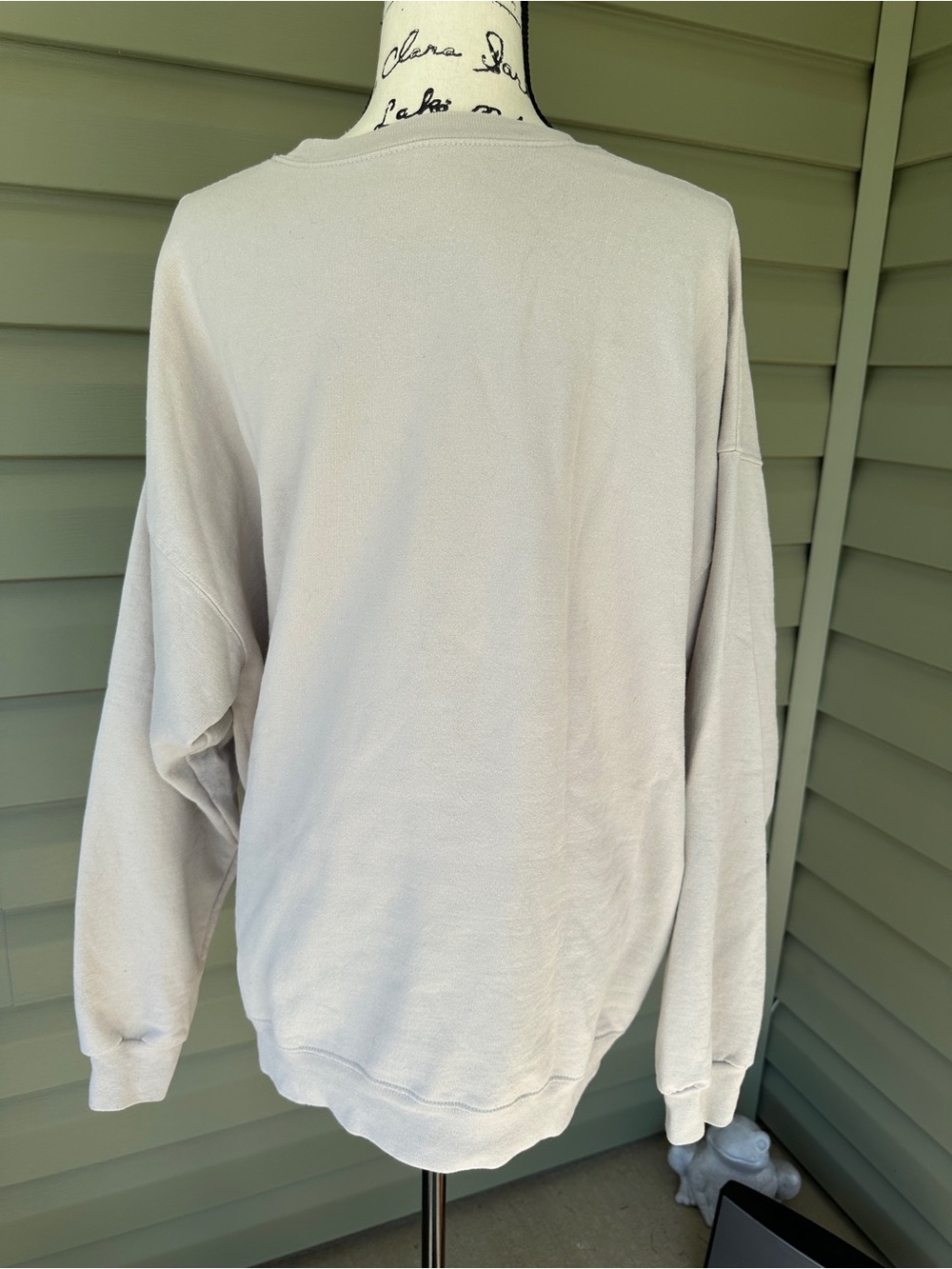 Dancing Skeletons cream colored oversized Skeleton Graphic Sweatshirt soft sz L - Picture 2 of 4